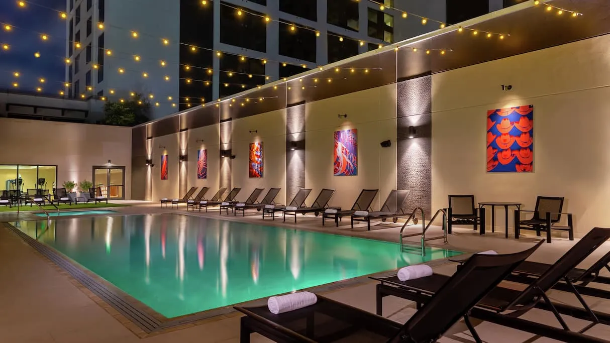 Swimming-Pool-at-the-Hilton-Austin-in-Austin-Texas-1024x576.jpg