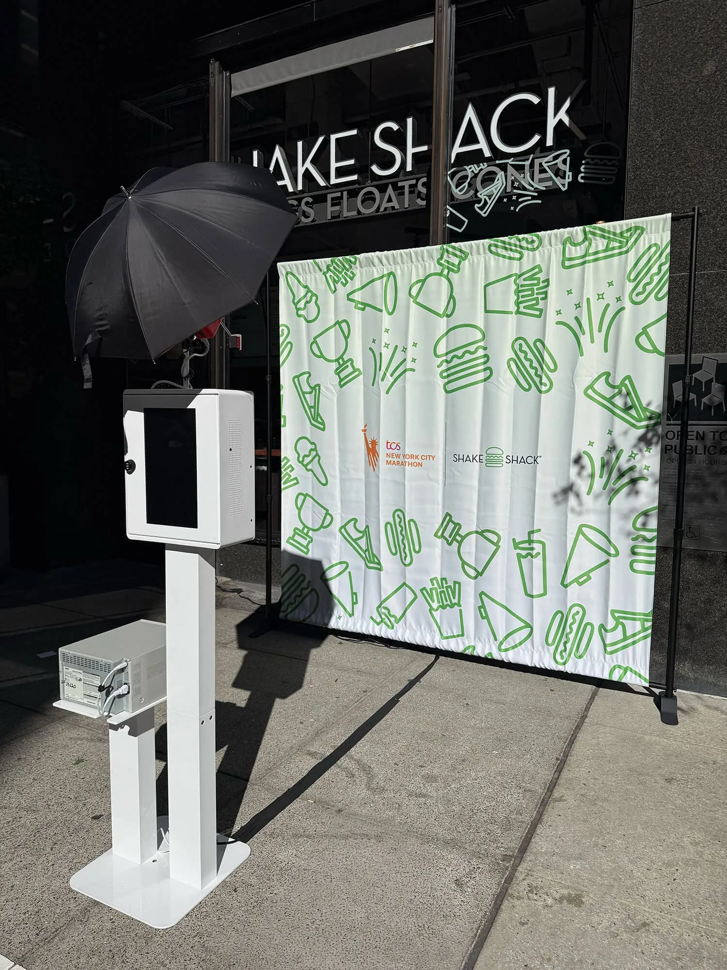 outsnapped-futurefoto-booth-instant-flash-strobe-setup-1-768x1024.jpg